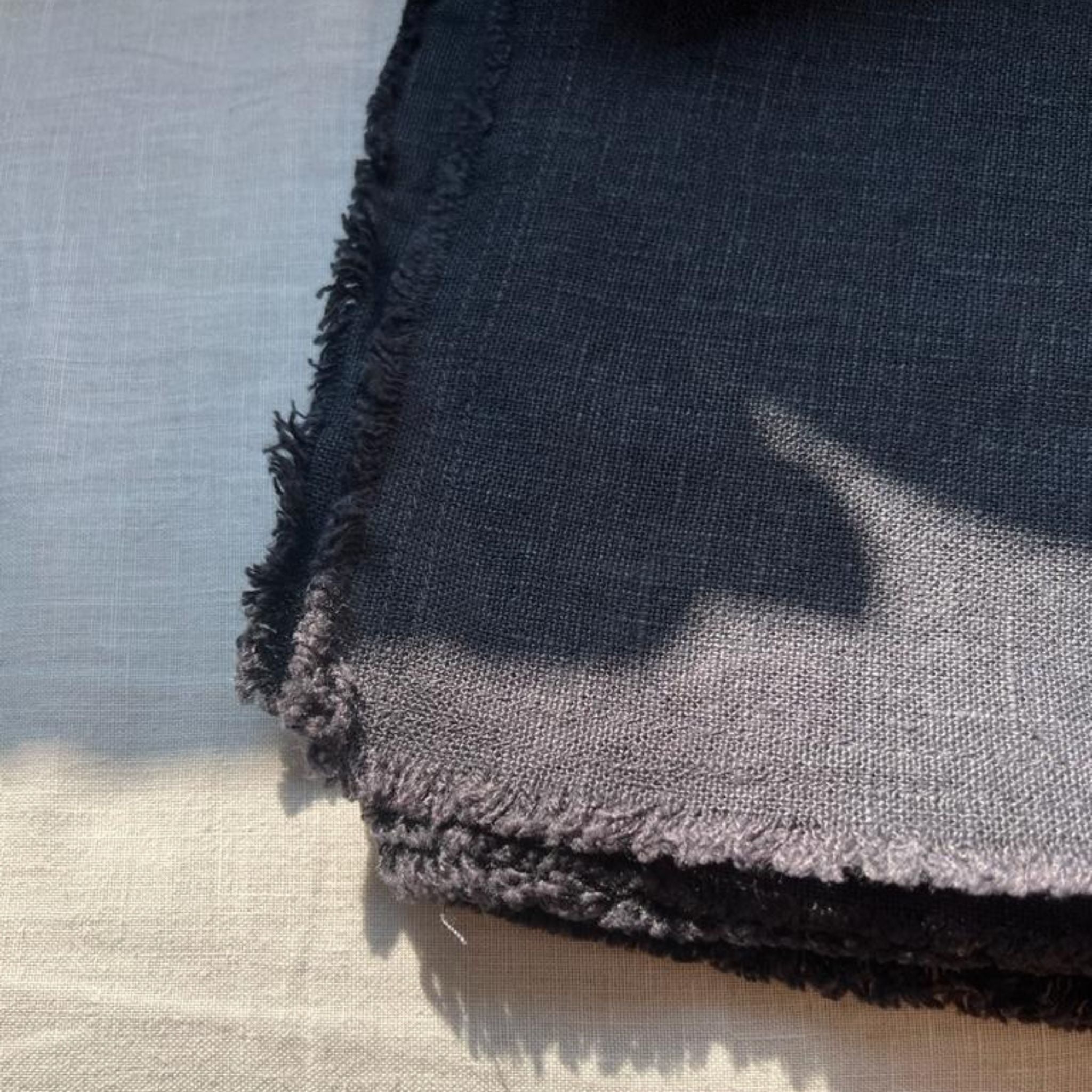 Linen Throw Night Blue EDITION LIMITEE Singapore